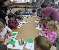 Воспитанников детских садов поздравила депутат Городской Думы