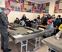 Школьники побывали на экскурсиях в воинских частях