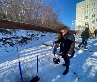 Качество построенных детских площадок, лестниц и дворовых территорий проверили в Петропавловске