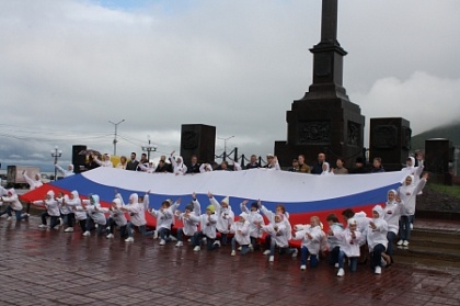 Галина Монахова приняла участие в торжественном митинге, посвященном Дню государственного флага Российской Федерации