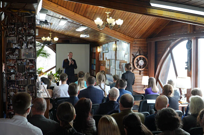 Председатель Городской Думы Андрей Лиманов познакомился с творчеством юных камчатцев на презентации сборника «Мы – Северо-Восток»