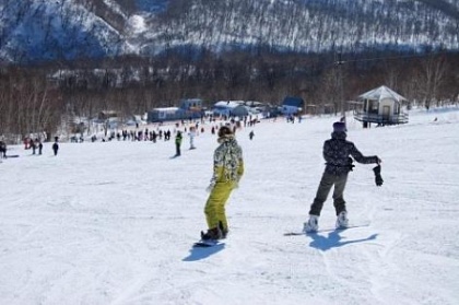 Горожанам предлагают провести праздничные дни на лыжных и горнолыжных трассах