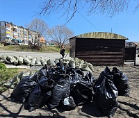 Чистый город - задача общая: депутаты присоединились к весенним субботникам