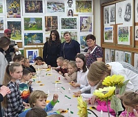 Воспитанников детских садов поздравила депутат Городской Думы