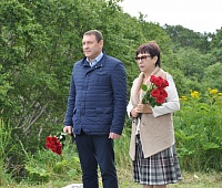 Депутаты Городской Думы Петропавловска возложили цветы к памятнику героя Курильского десанта Петра Ильичёва