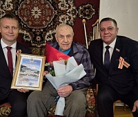 Ветеранам Великой Отечественной войны вручили нагрудные знаки «Почетный гражданин города Петропавловска-Камчатского»