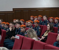 Школьников посвятили в кадеты МЧС России
