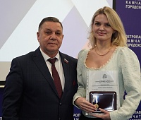 Андрей Лиманов поздравил сотрудников с Днём местного самоуправления и вручил заслуженные награды