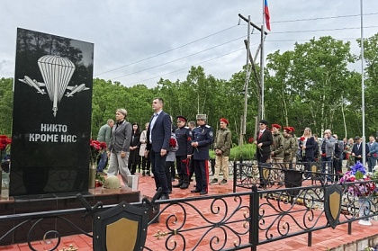 Представители власти и общественности Камчатки почтили память Героя России Александра Попова