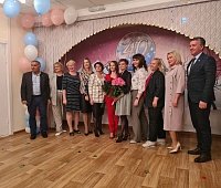 Коллектив детского сада №7 поздравили с юбилеем учреждения депутаты Городской Думы