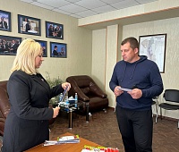 Депутаты продолжают помогать семьям с детьми-школьниками в Петропавловске
