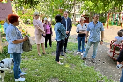 Андрей Воровский провёл встречу с жителями по вопросам благоустройства придомовой территории на ул. Кроноцкая