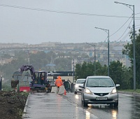 Комиссия оценила ход ремонта на дороге возле станции переливания крови