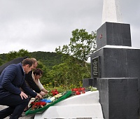 Депутаты Городской Думы Петропавловска возложили цветы к памятнику героя Курильского десанта Петра Ильичёва