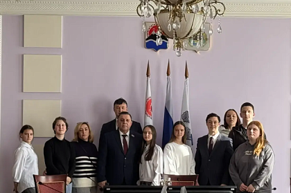 Воспитанники центра «Радуга» познакомились с работой  Городской Думы