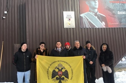 В память о Герое России Александре Попове установлена мемориальная доска