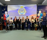 Юным горожанам вручили паспорта в День города