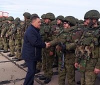 Защитников Родины торжественно провожают на Камчатке