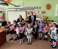 Депутаты Городской Думы поздравили школьников и учителей с Днём знаний