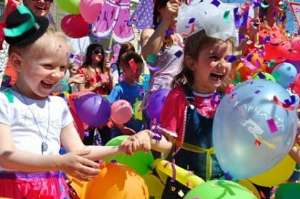 Депутаты Городской думы Петропавловска поздравляют горожан с Международным днем защиты детей. 