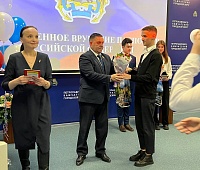 Юным горожанам вручили паспорта в День города