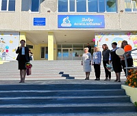 В День знаний депутаты Городской Думы приняли участие в торжественных школьных линейках на своих округах