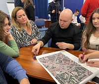 Депутаты приняли участие в обсуждении проекта благоустройства сквера на ул. Войцешека