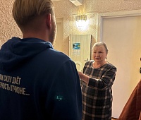 Депутаты молодежного парламента Петропавловска поздравили ветеранов ВОВ с 7 ноября