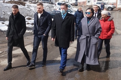 Глава города встретился с жителями дома 15 по ул. Курчатова