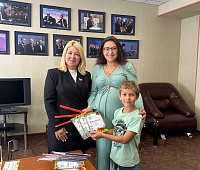 Депутаты продолжают помогать семьям с детьми-школьниками в Петропавловске