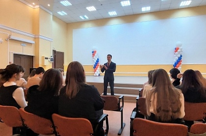 Борис Лесков провёл открытый урок на тему СВО для старшеклассников школы №45