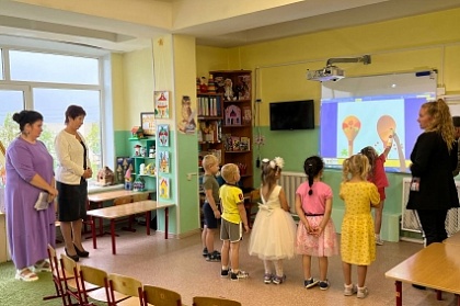 Галина Монахова проверила, как реализованы наказы избирателей в детском саду «Жемчужинка»