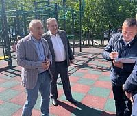 Саргис Сароян в составе межведомственной комиссии проверил состояние оборудования и благоустройства в сквере Строителей