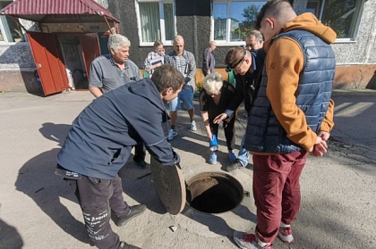 По обращению жителей: выездное совещание на ул. Молчанова провели городские депутаты