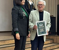 Депутаты приняли участие в открытии «Парты героя» в честь Валерия Кравченко