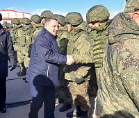 Защитников Родины торжественно провожают на Камчатке