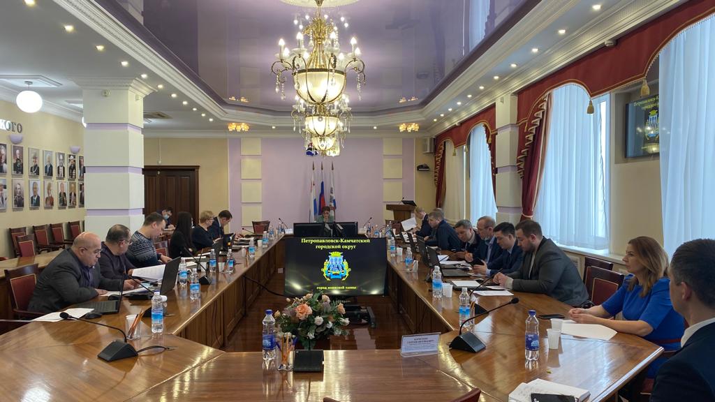 Итоги проведения встреч с общественностью города обсудили на расширенном заседании Совета Думы.